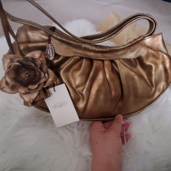 Luvshoes Canada Brand New Gold Shoulder Bag - Picture 4 of 7